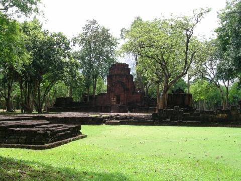 ด้านหน้าของโบราณสถานหมายเลข 1 ของ ปราสาทเมืองสิงห์