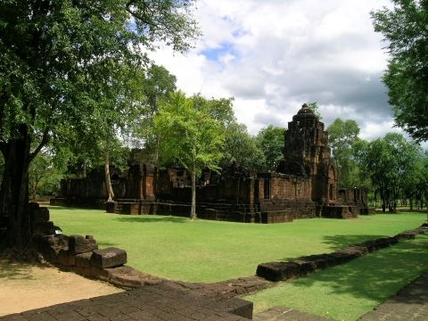 ลานด้านหลังของ ปราสาทเมืองสิงห์ ส่วนของโบราณสถานหมายเลข 2