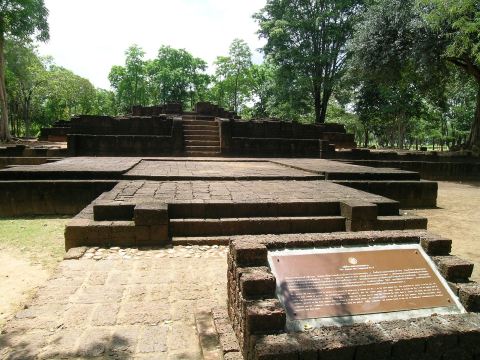 เข้าสู่ โบราณสถานหมายเลข 2 ของปราสาท์เมืองสิงห์