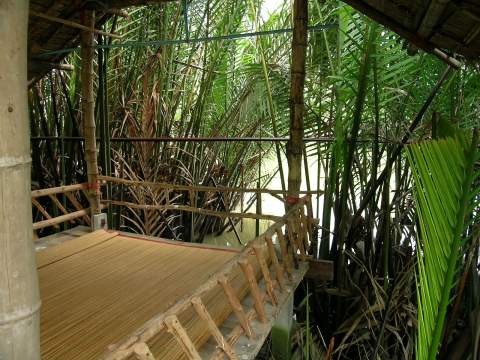 ศาลาร่มรื่น ชมวิวทิวทัศน์ธรรมชาติริมคลองได้อย่างสบายอุรา