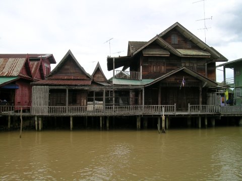 บ้านทรงไทยริมน้ำ ตลาดน้ำอัมพวา