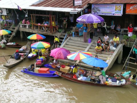 ตลาดน้ำอัมพวา